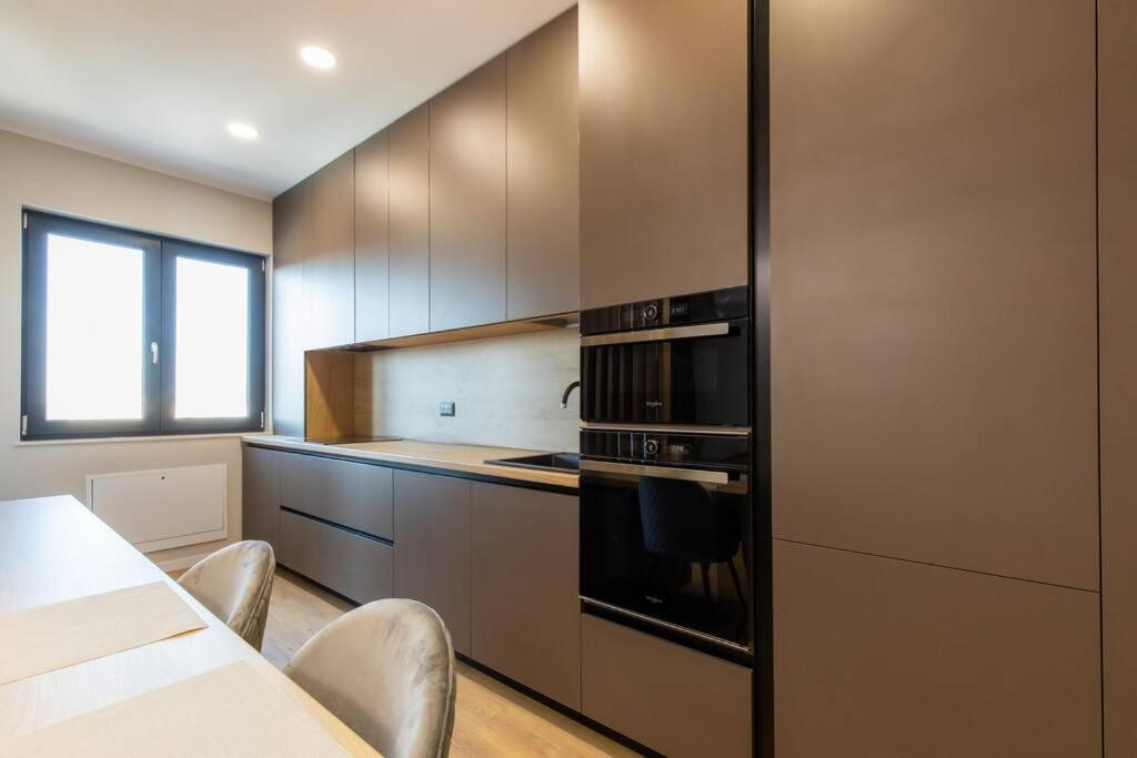 Elegant 2 Bedroom Retreat Bucureşti Exterior foto